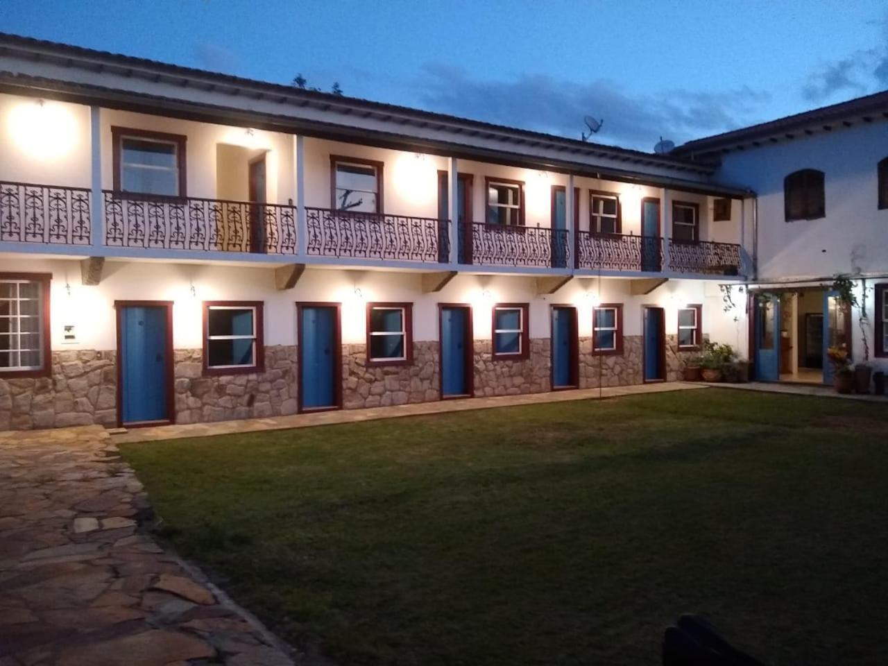 Deluxe Double or Twin Room with Mountain View